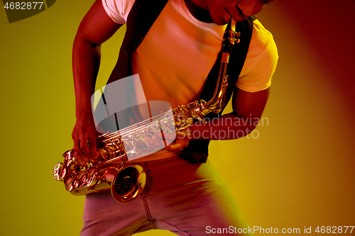 Image of African American jazz musician playing the saxophone.