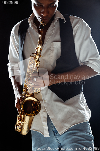 Image of African American jazz musician playing the saxophone.