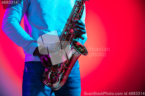 Image of African American jazz musician playing the saxophone.