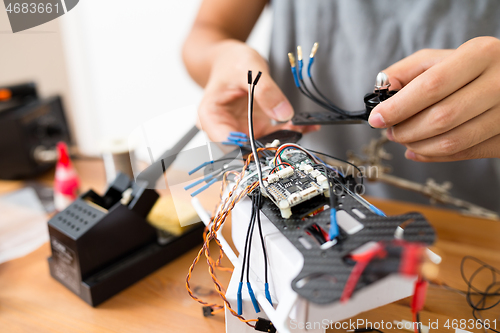 Image of Connecting the cable of drone