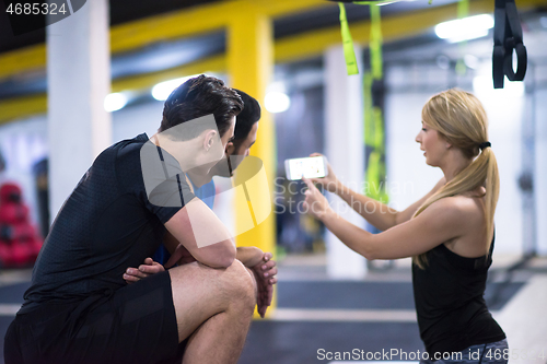 Image of athletes working out  jumping on fit box