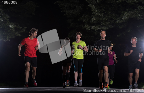 Image of runners team on the night training