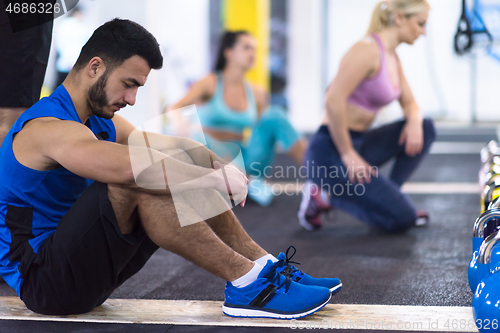 Image of young athletes doing pushups with kettlebells