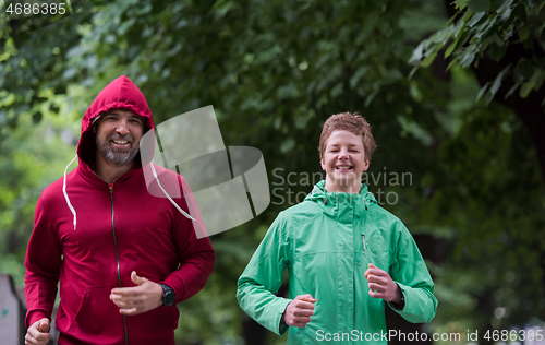 Image of jogging couple on morning training