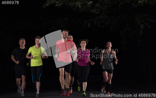 Image of runners team on the night training