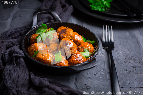 Image of Meatballs with tomato sauce in black pan