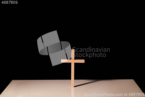 Image of Cross illuminated in the dark