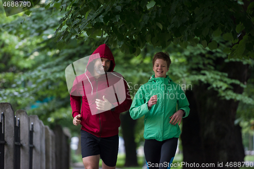 Image of jogging couple on morning training