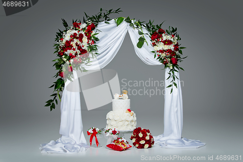 Image of cake with bone for dog wedding