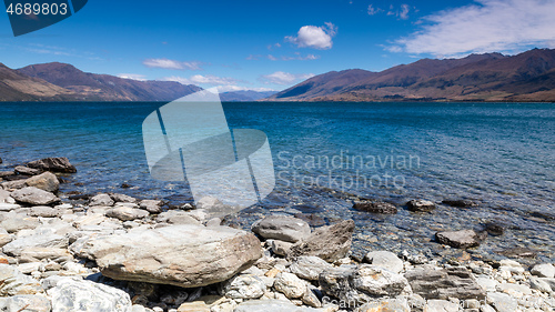 Image of lake Wanaka; New Zealand south island