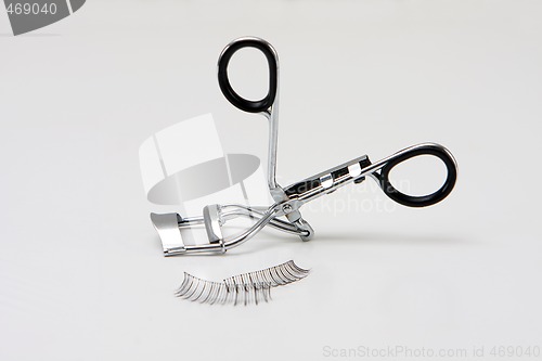 Image of False eyelashes and curler