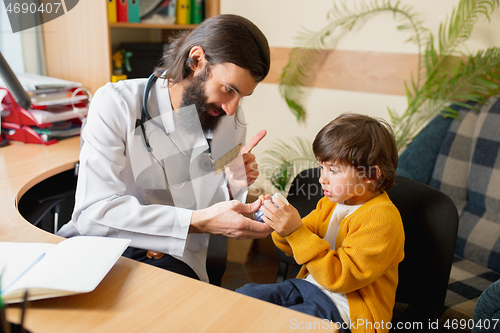 Image of Paediatrician doctor examining a child in comfortabe medical office