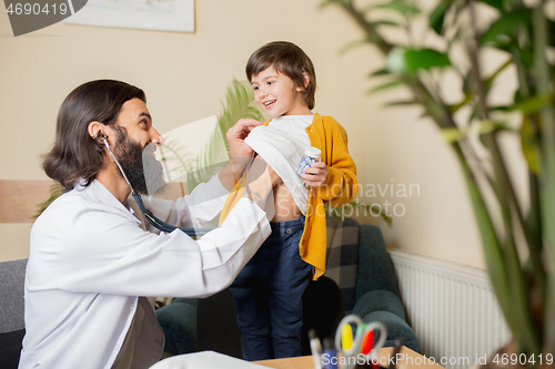 Image of Paediatrician doctor examining a child in comfortabe medical office