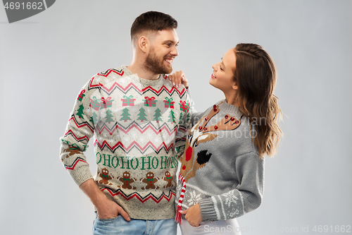 Image of happy couple at christmas ugly sweater party