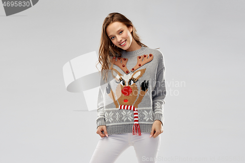 Image of woman in christmas sweater with reindeer pattern