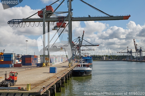 Image of Loading containers on a ship