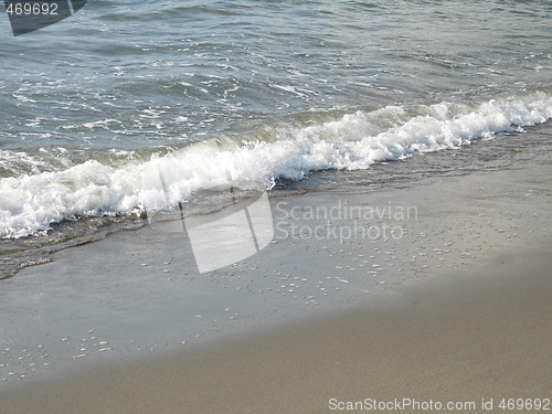 Image of calm wave on the sand