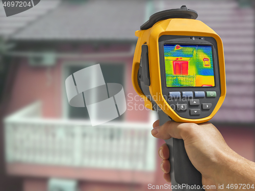 Image of Recording With Thermal Camera Heat Loss in the attic at the fami