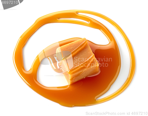 Image of caramel candy and melted caramel sauce