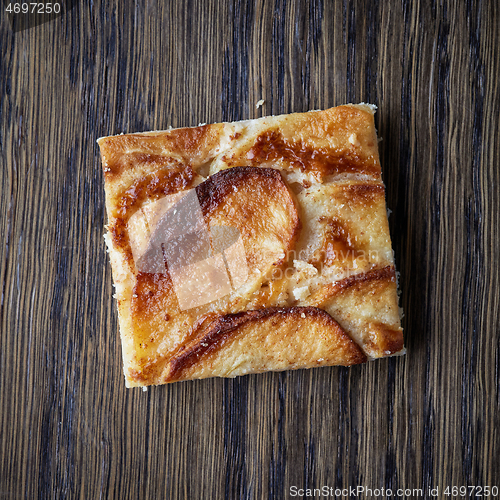 Image of freshly baked apple cake