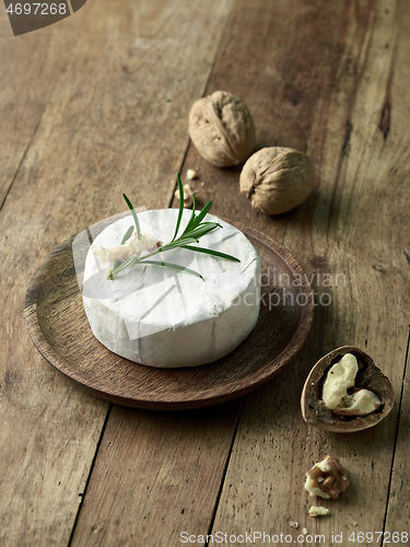 Image of fresh brie cheese and walnuts