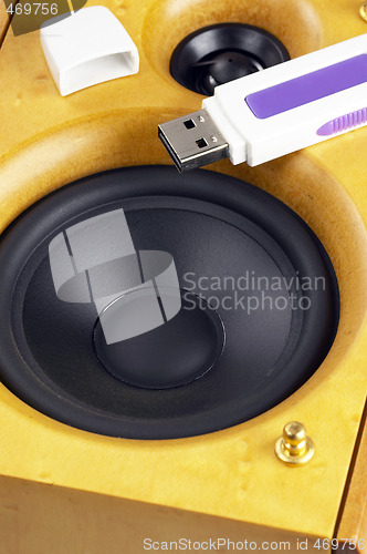 Image of loudspeaker and usb key