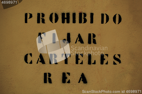 Image of Spanish text forbidding the posting of notices