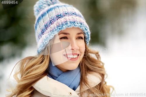 Image of portrait of happy smiling woman outdoors in winter