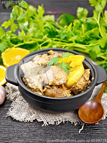 Image of Liver with oranges in pan on wooden board