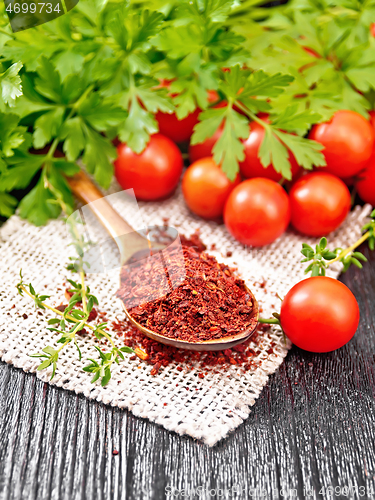 Image of Tomatoes dried in spoon on wooden board