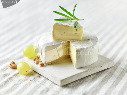 Image of fresh brie cheese