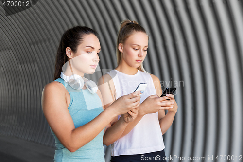 Image of women or female friends with smartphones