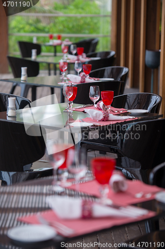 Image of table setting at restaurant