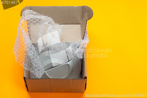 Image of A parcel from an online store packed in a box, the dishes were broken when opened