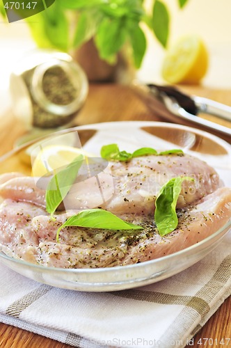 Image of Raw chicken breasts marinating
