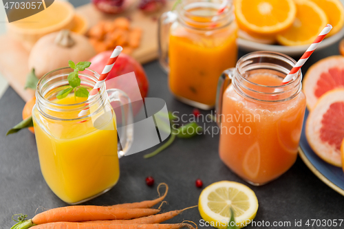 Image of mason jar glasses of vegetable juices on table