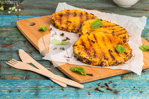 Image of Grilled pineapple slices