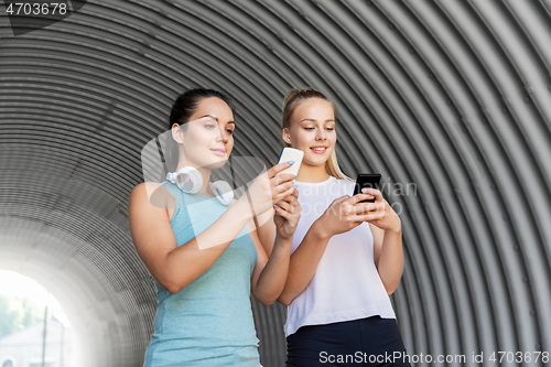 Image of women or female friends with smartphones