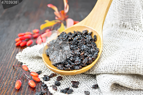 Image of Barberry dried in spoon on wooden board