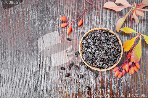 Image of Barberry dried in bowl on board top