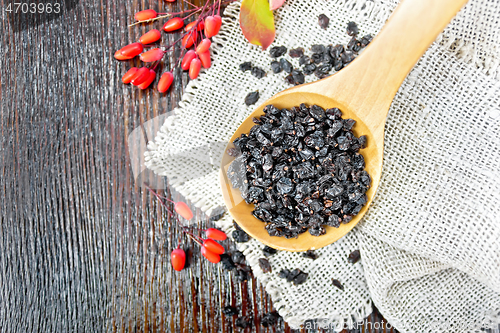 Image of Barberry dried in spoon on board top