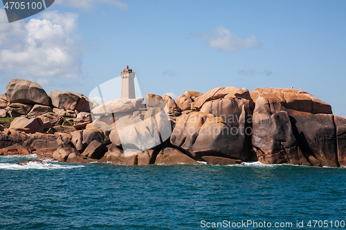 Image of Lighthouse amongst pink granite boulders near ploumanach