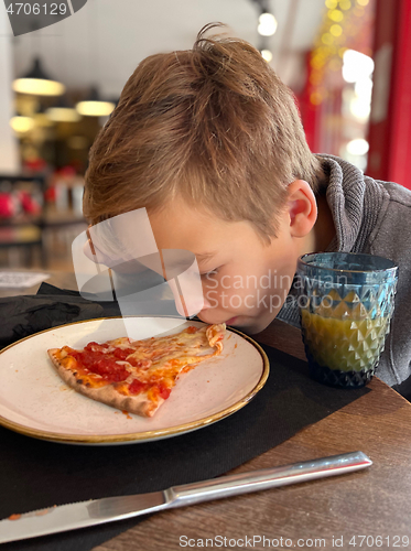 Image of He can eat pizza without hands