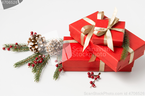 Image of christmas gifts and fir branches with pine cones