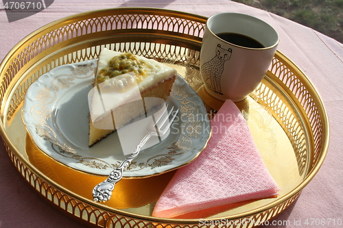 Image of Cake with passion fruit