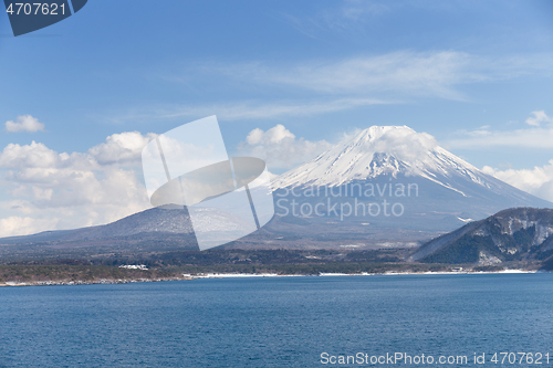 Image of Lake motosu and mountain Fuji