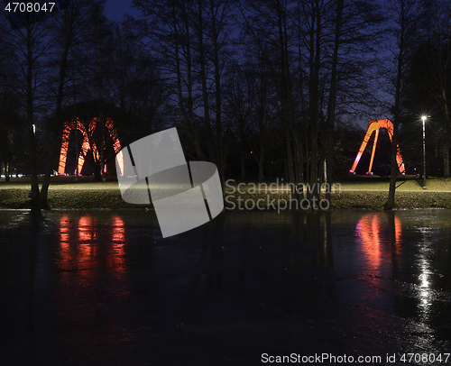 Image of Kolmisointu sculpture by sculptor Rolf Westerfall in the park of