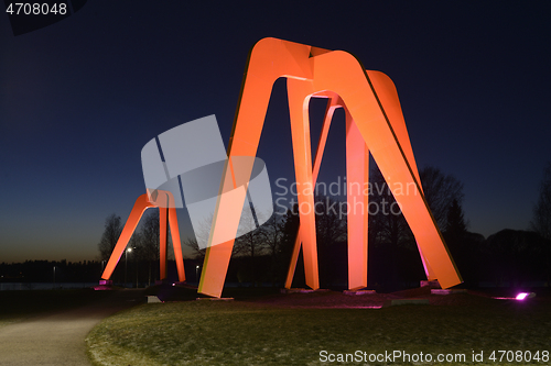 Image of Kolmisointu sculpture by sculptor Rolf Westerfall in the park of