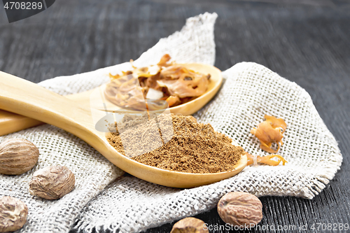 Image of Nutmeg round and mace in spoons on burlap