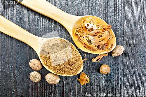 Image of Nutmeg round and mace in spoons on board top